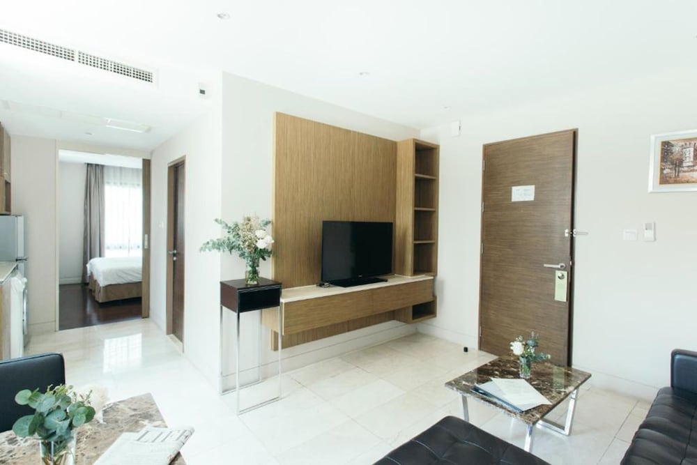 Thomson Residence 15/68