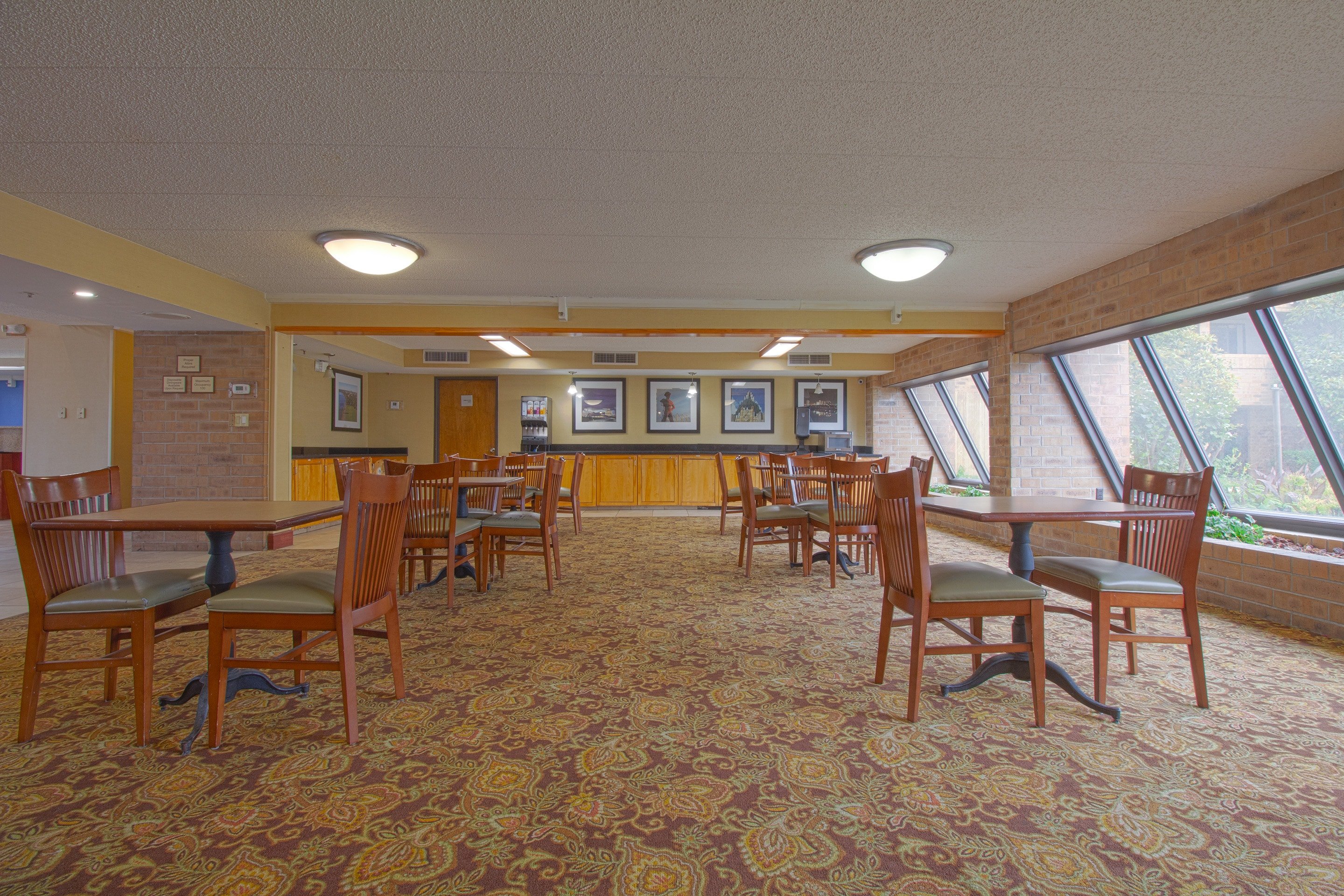 Tulsa Square Hotel Central, I-44 By OYO 35/42