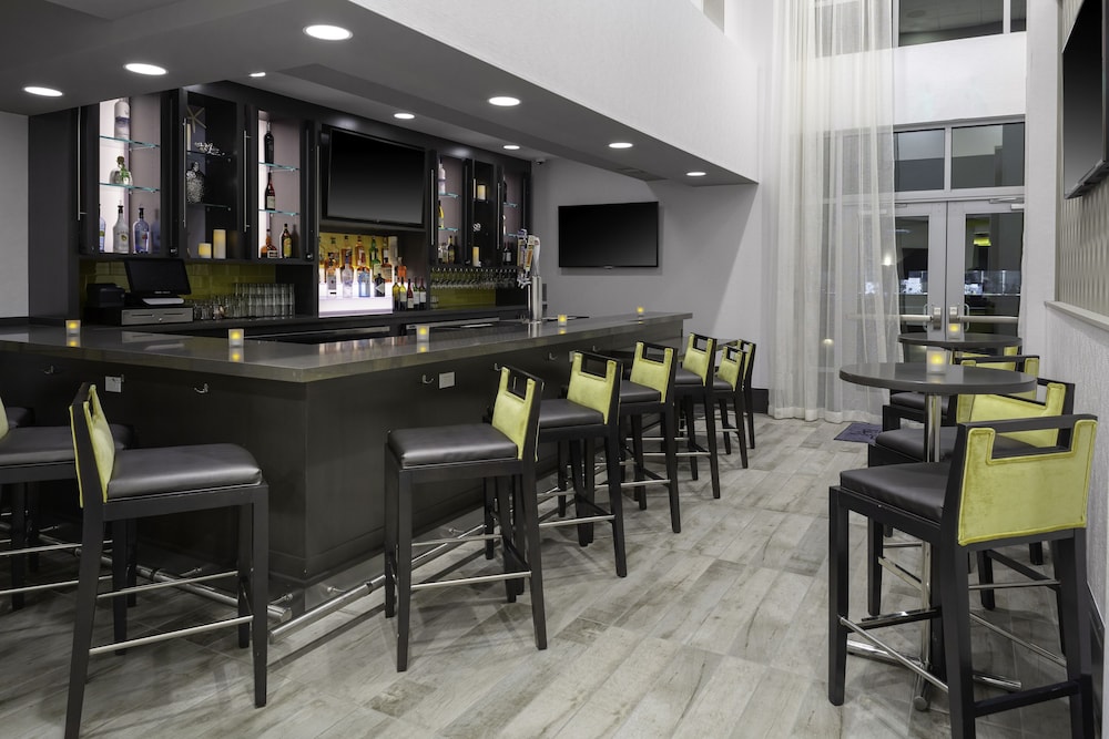 Hampton Inn and Suites Irvine Orange County Airport 37/52