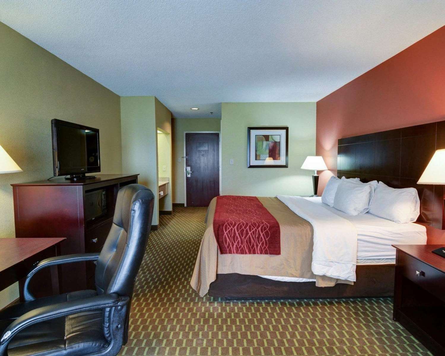 Quality Inn & Suites Pine Bluff, AR 13/23