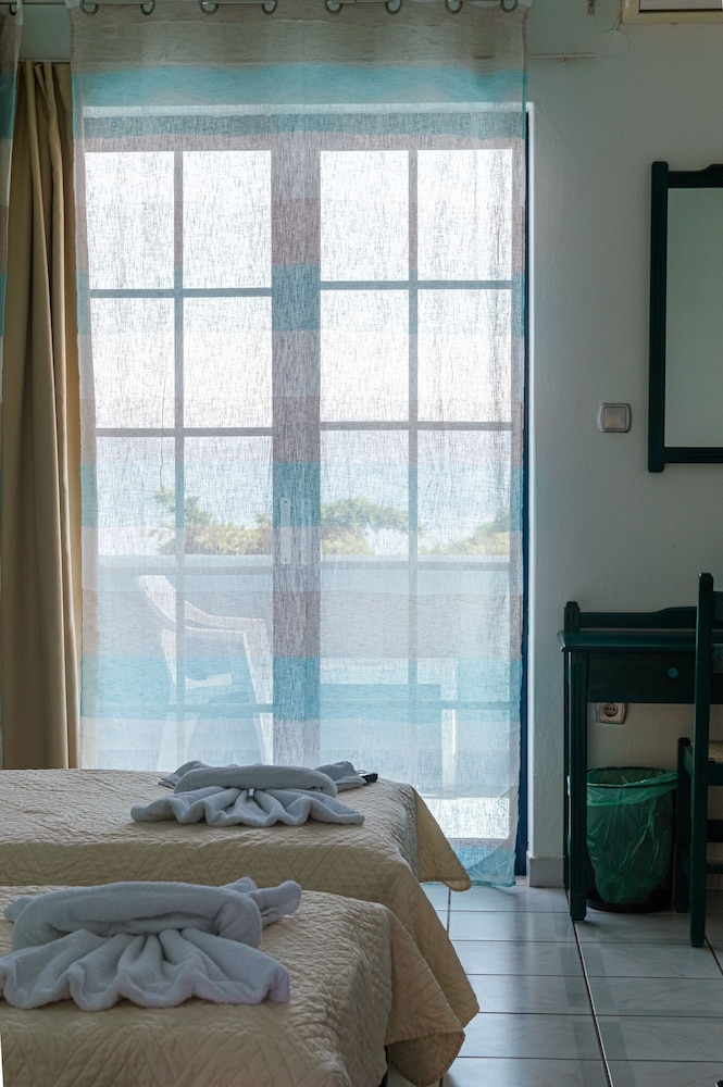 Hotel-Mistral Aegina 10/50