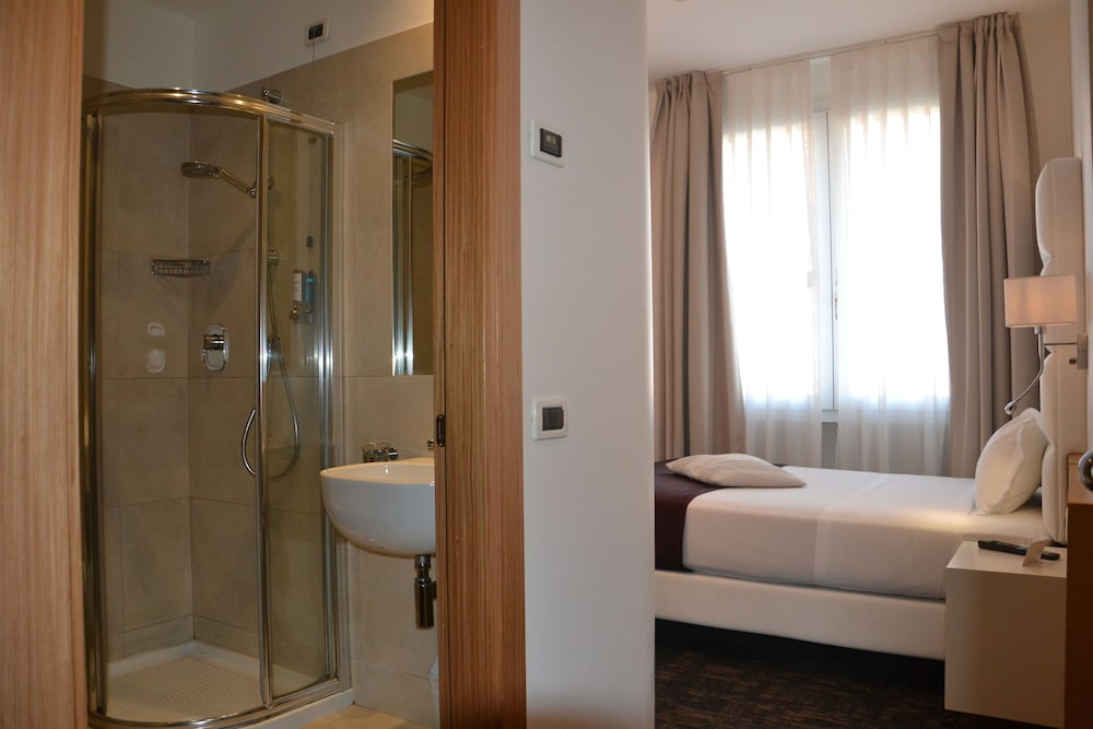 ELITE HOTEL RESIDENCE 11/69
