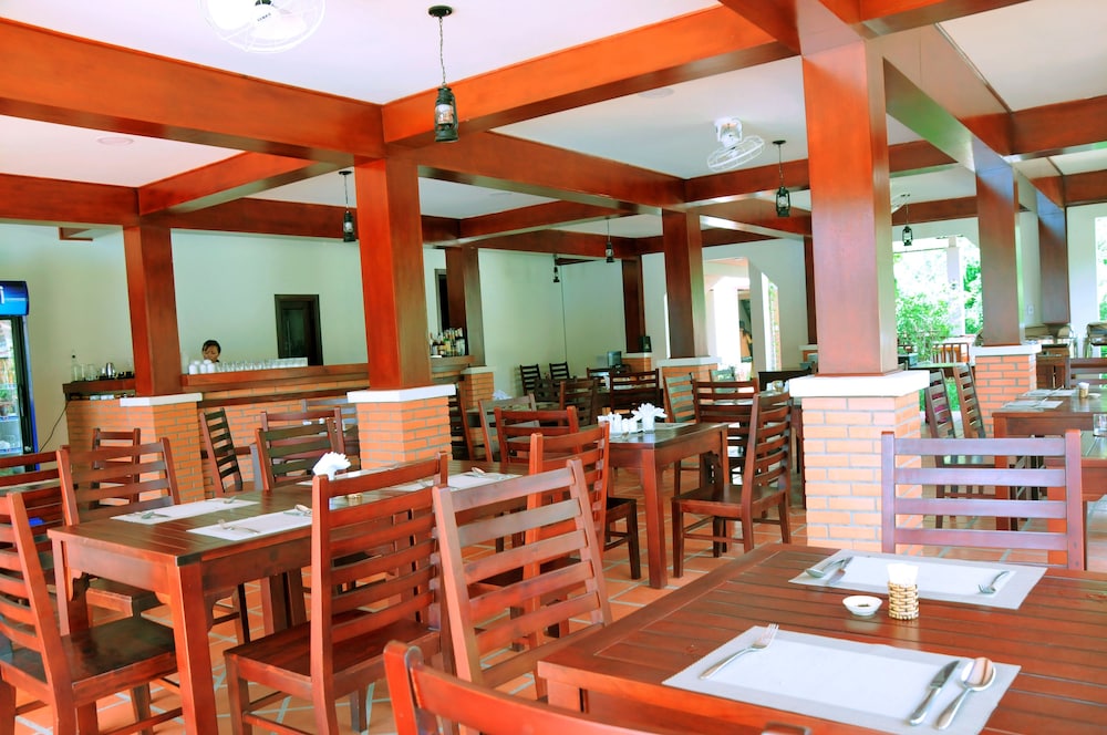 Vela Phu Quoc Resort 76/98