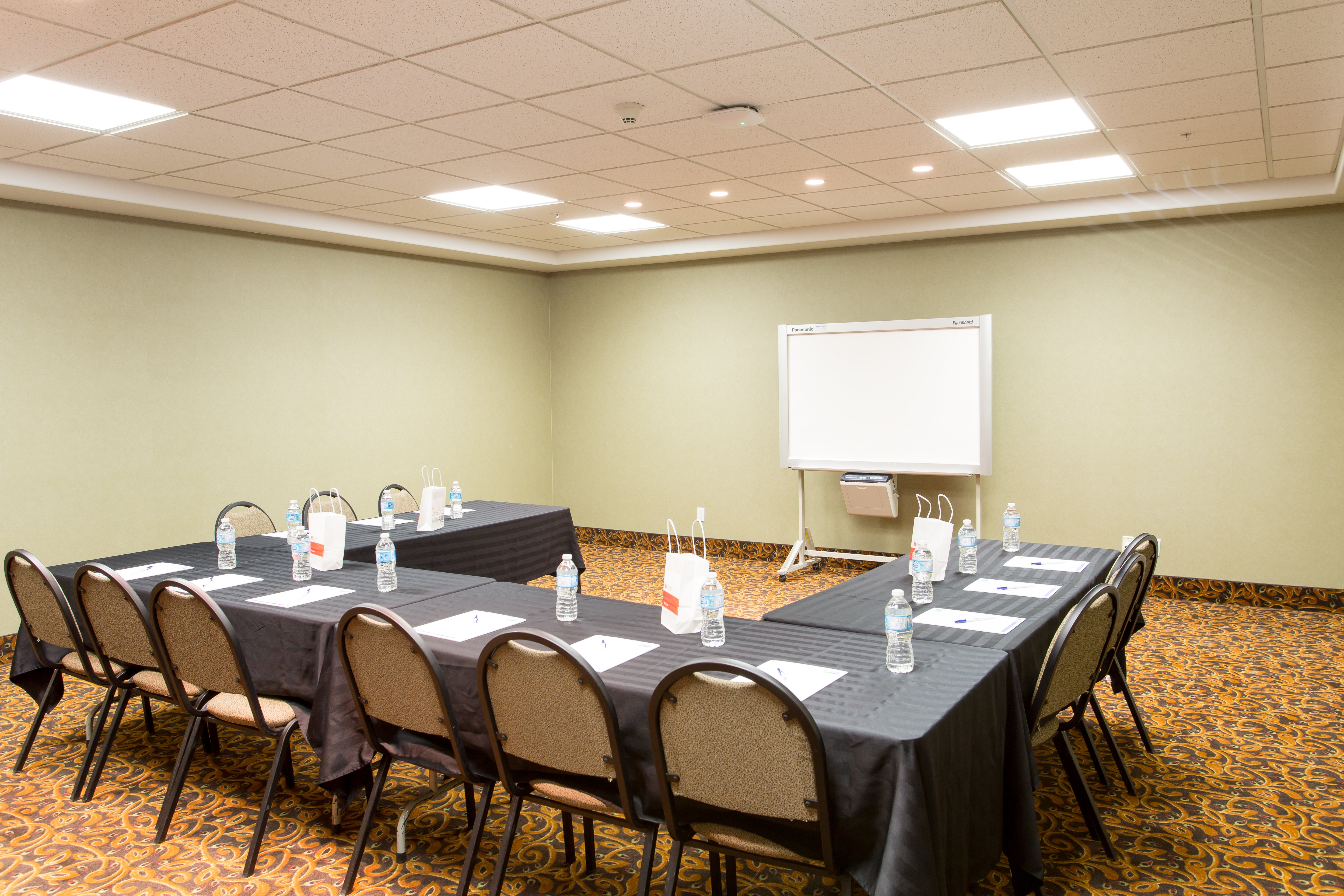 Holiday Inn Express Suites Slave Lake 60/69