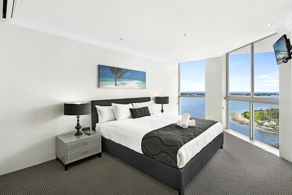 Crystal Bay On The Broadwater 24/79