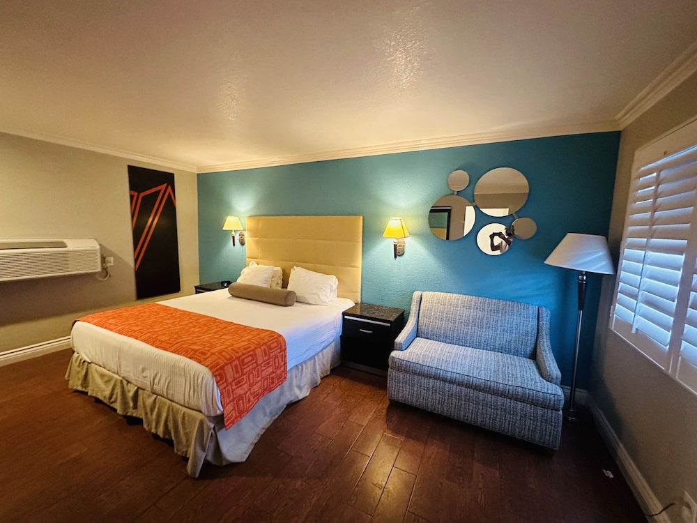 Signature, King Bed