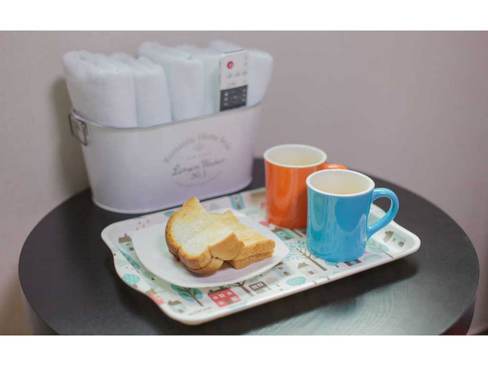 KW Hongdae Line Hostel 18/40