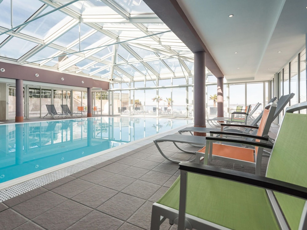 swimming pool spa