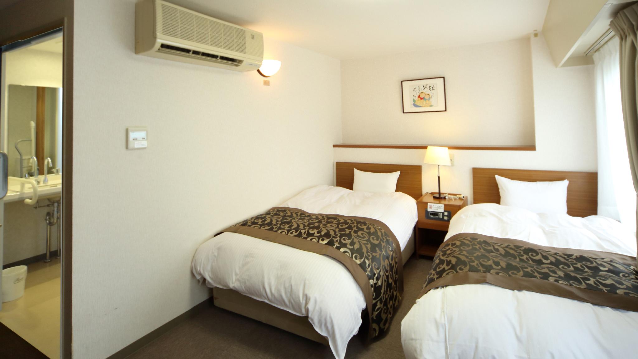 Universal, Standard, Twin Beds, City View
