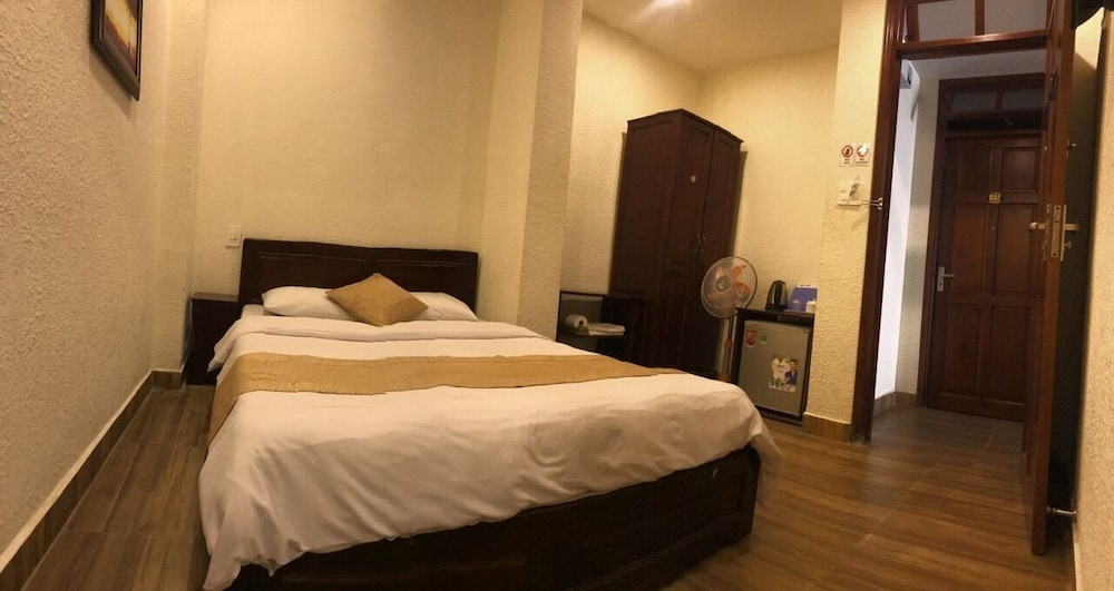 Nam Xuan Premium Hotel 24/68
