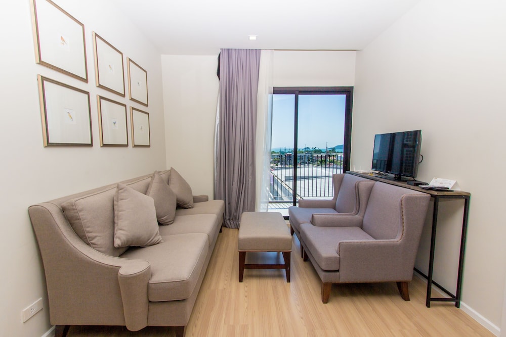 DLUX Condominium 26/44