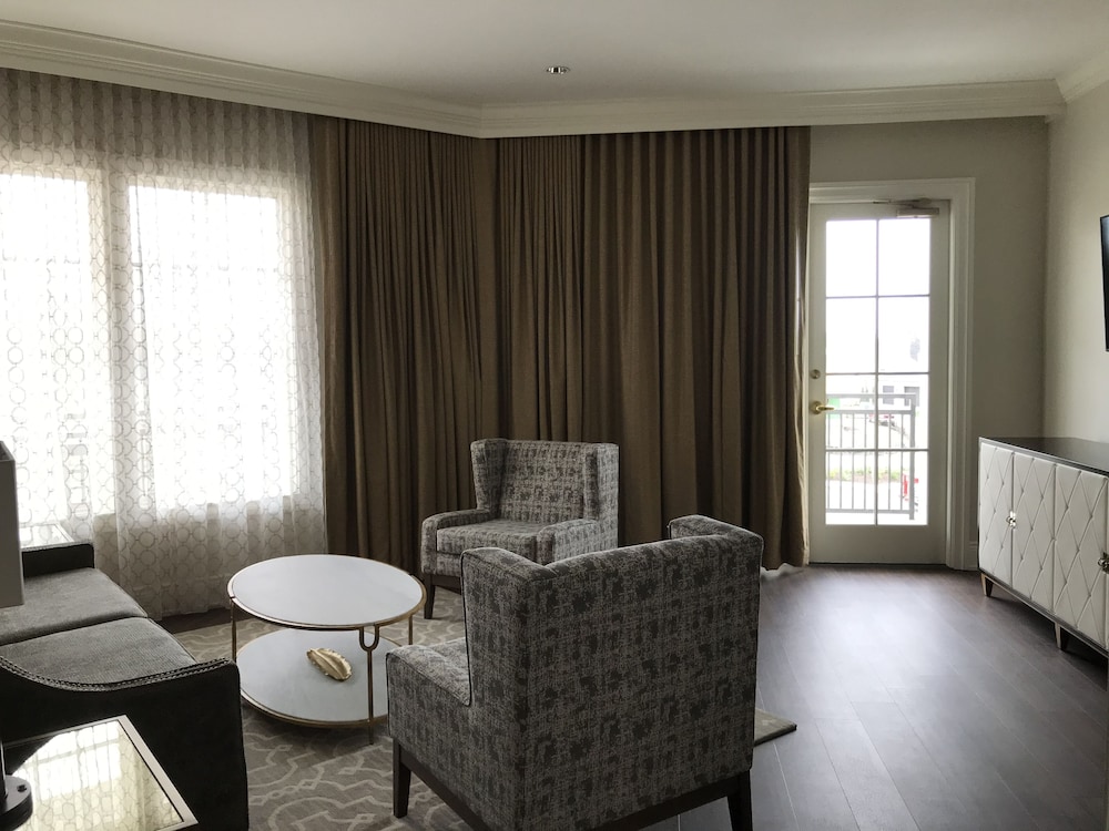 The Inn At Meadowbrook 22/50
