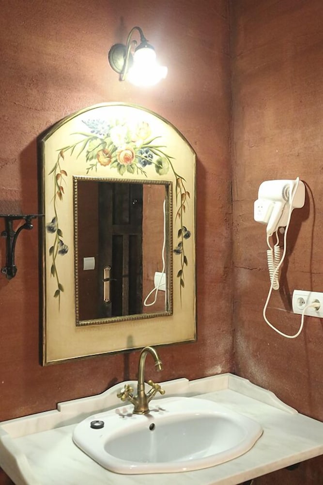 La Casona de Calderon Gastronomic And Boutique Hotel 48/50