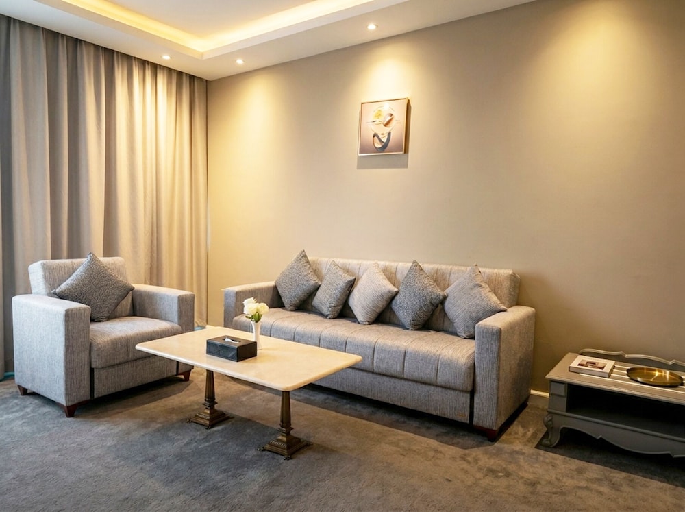 Saraya Corniche Hotel 55/83