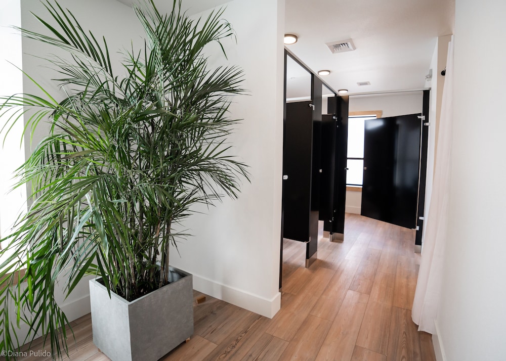 LOGE Leavenworth Downtown 7/50