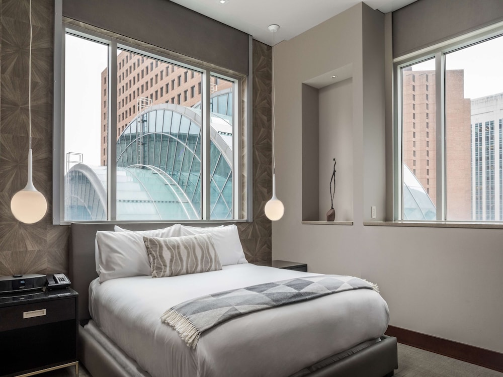 Collection, Suite, King Bed