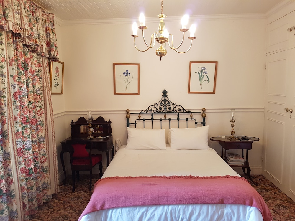 Sherwood's Country House 5/50