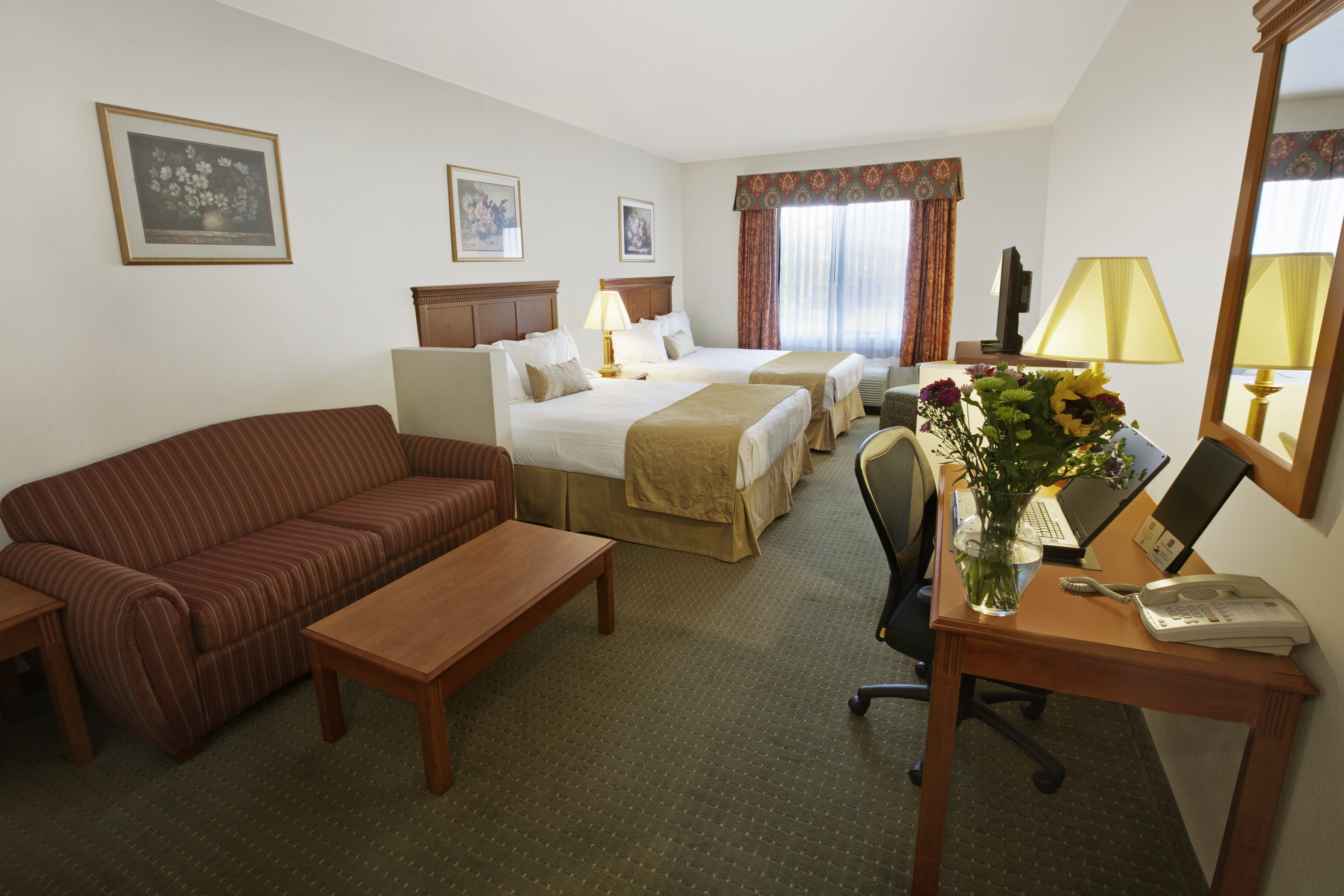Best Western Plus Lake Elsinore Inn & Suites 24/53