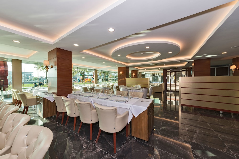 Cevheri S Hotel 36/53