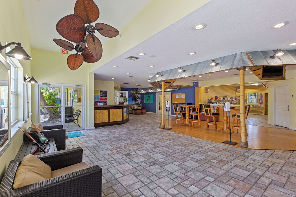 Tropical Palms Resort 2/50