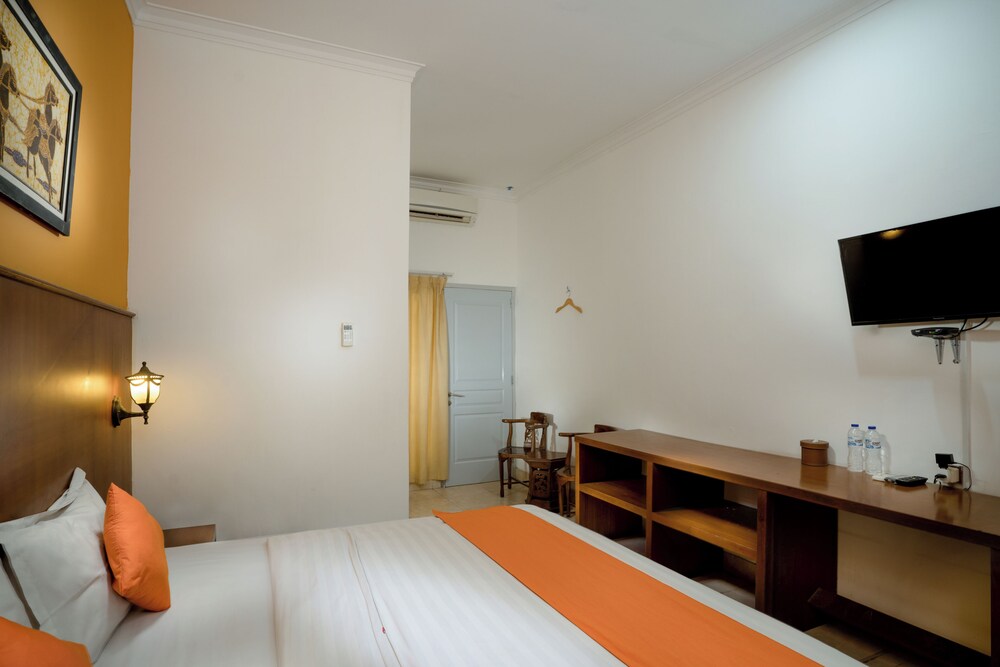 Hotel Poncowinatan - Tugu 11/21