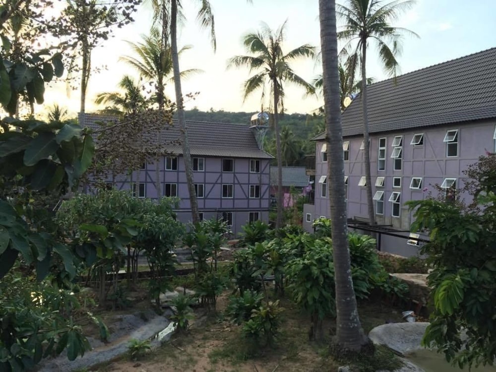 Coco Valley Hotel & Restaurant 61/64
