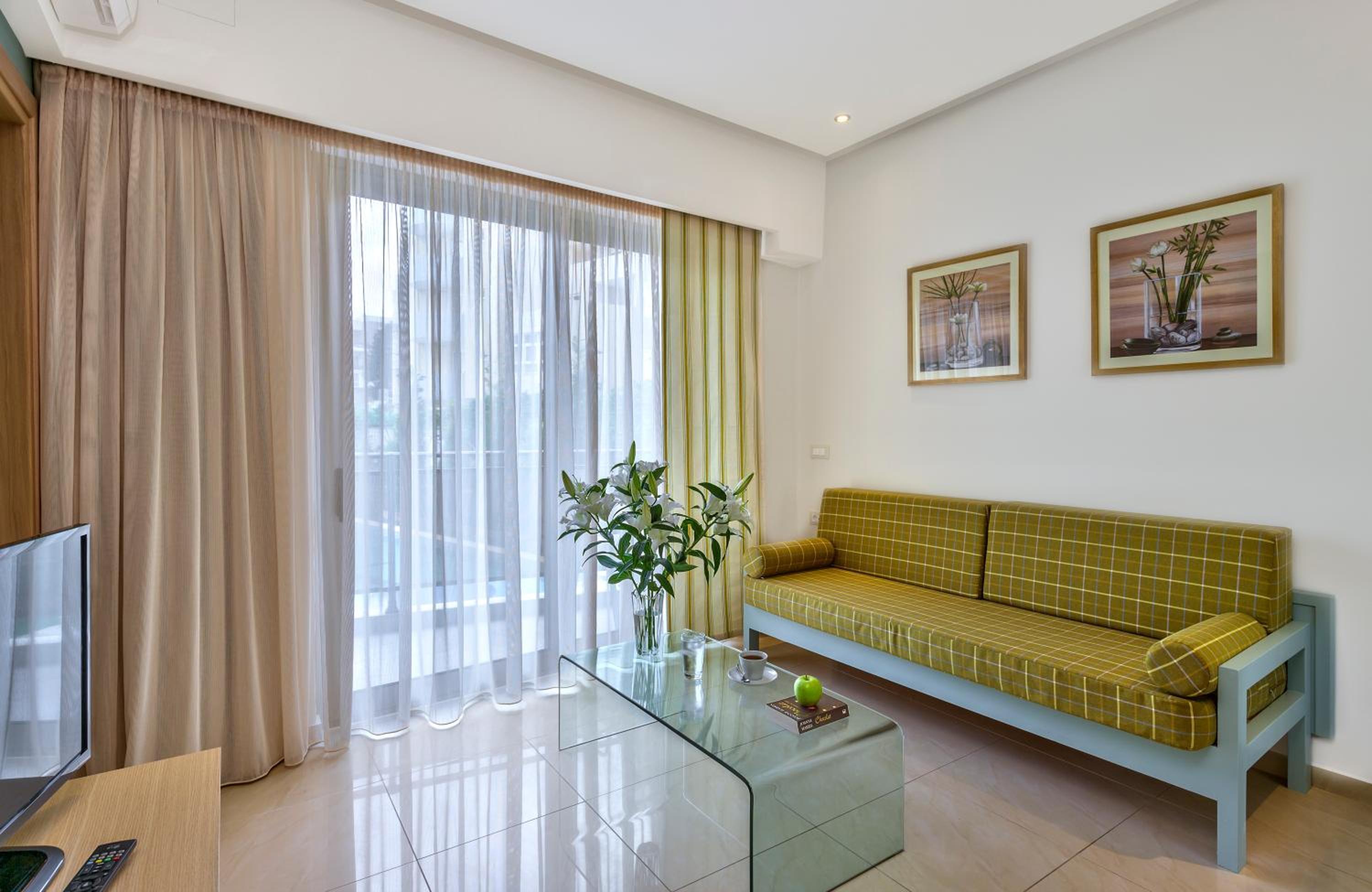 Leonidas Hotel & Apartments 51/63