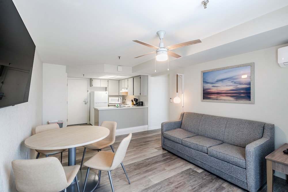 Grand Shores West 33/72