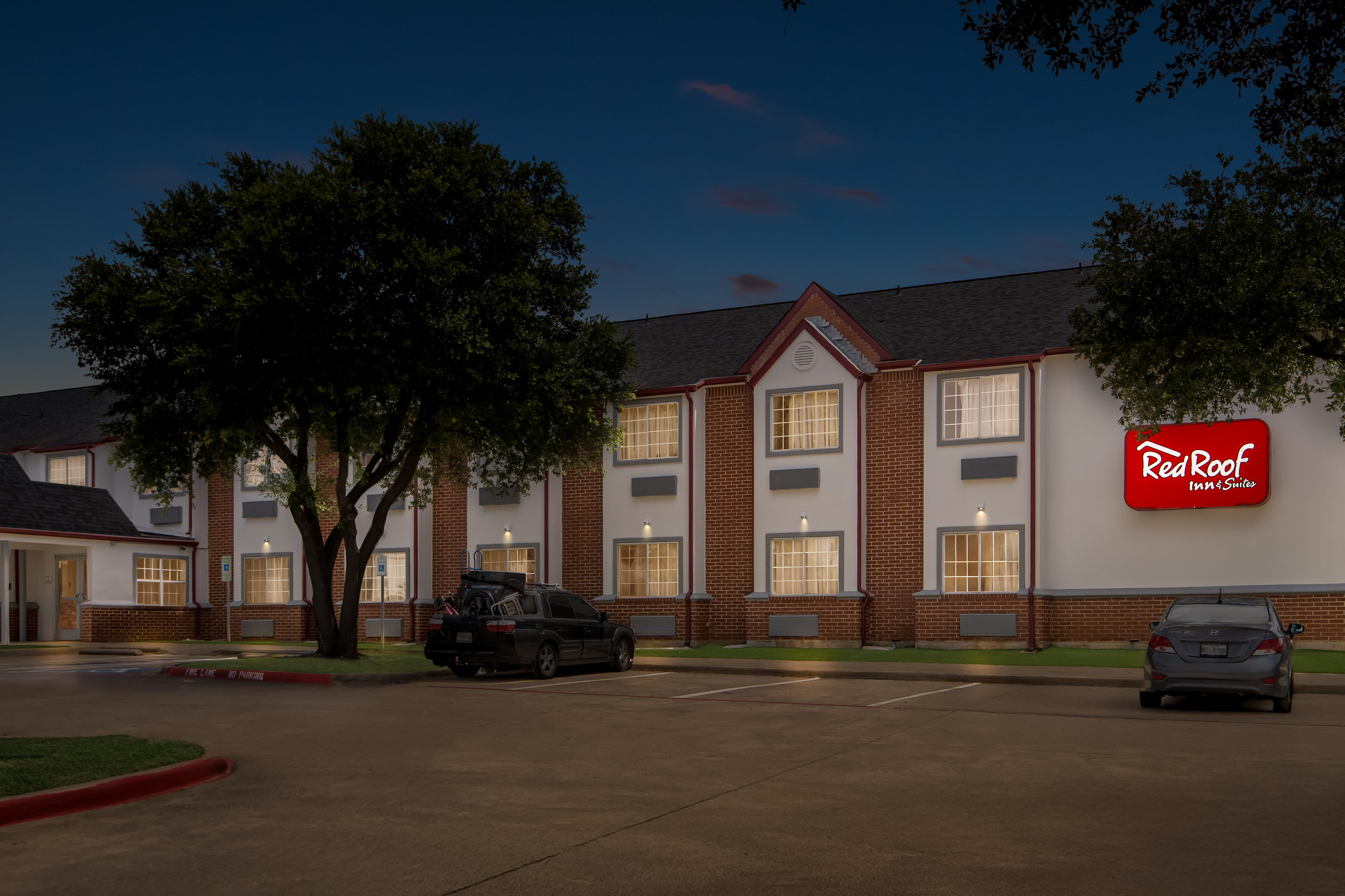 Regency Inn & Suites DFW 35/36