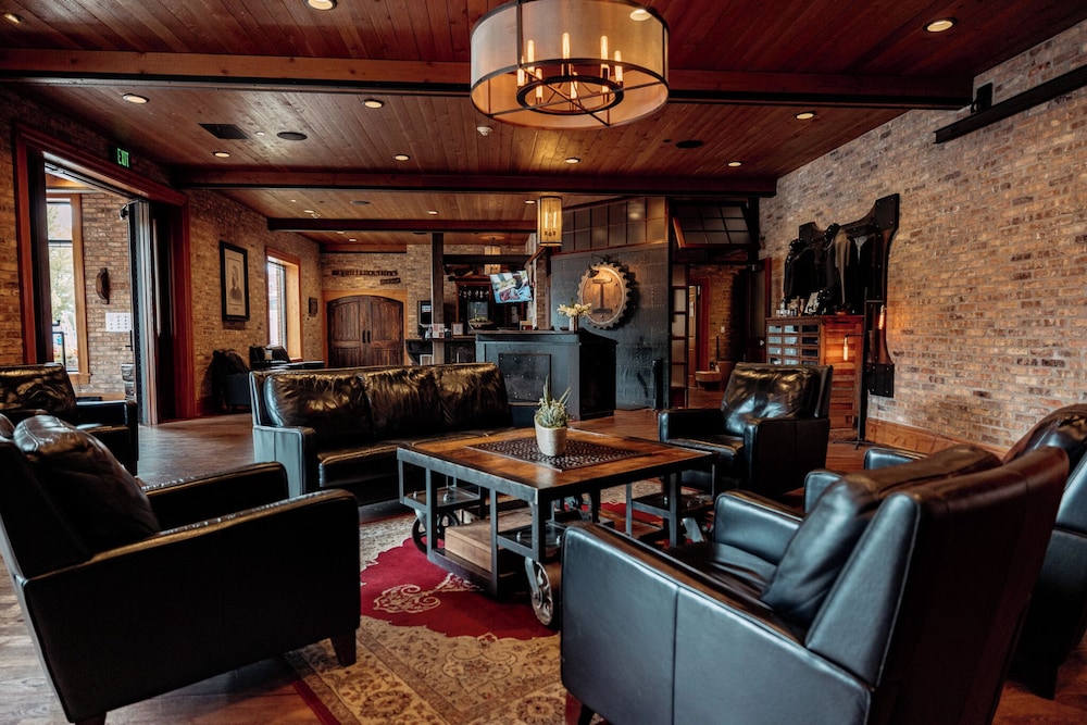 Ironworks Hotel 32/48