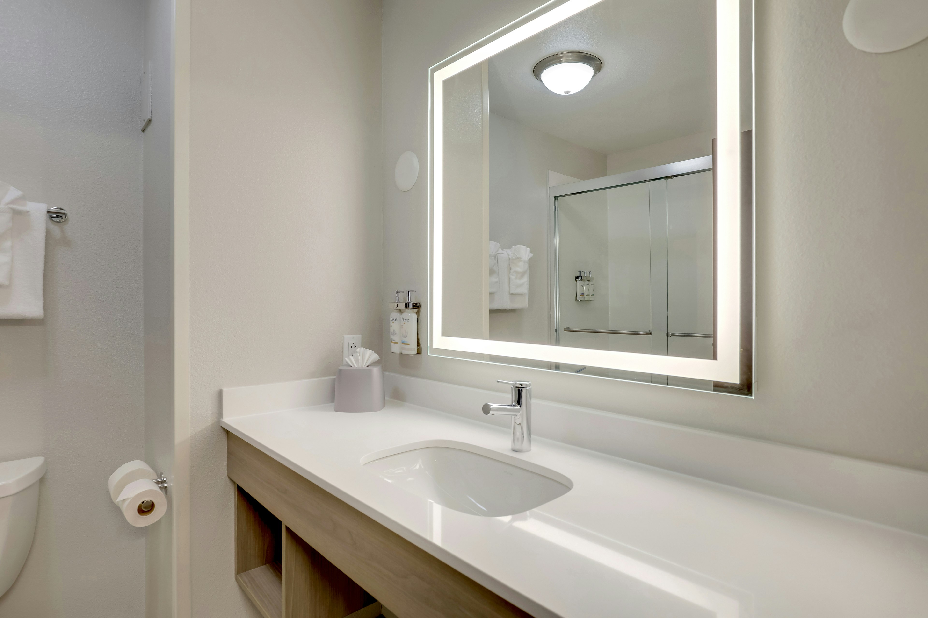 Holiday Inn Express Suites Hinesville East Fort Stewart 48/50