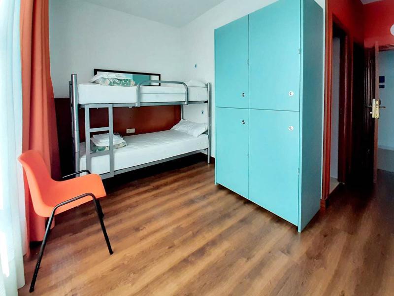 Mixed Dorm, 4 People