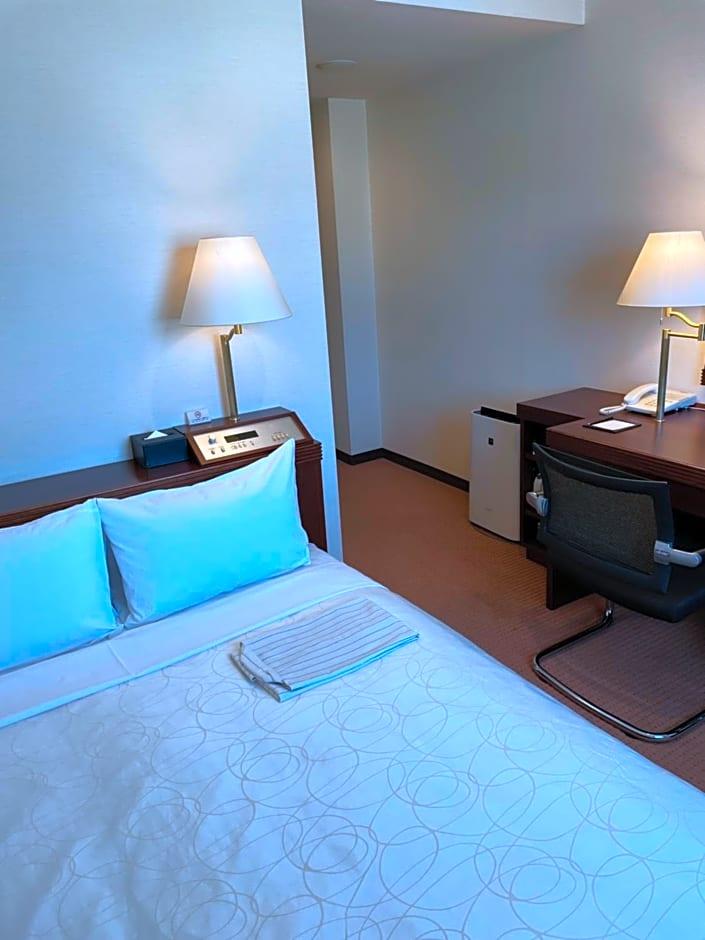 Courtland Hotel 30/33
