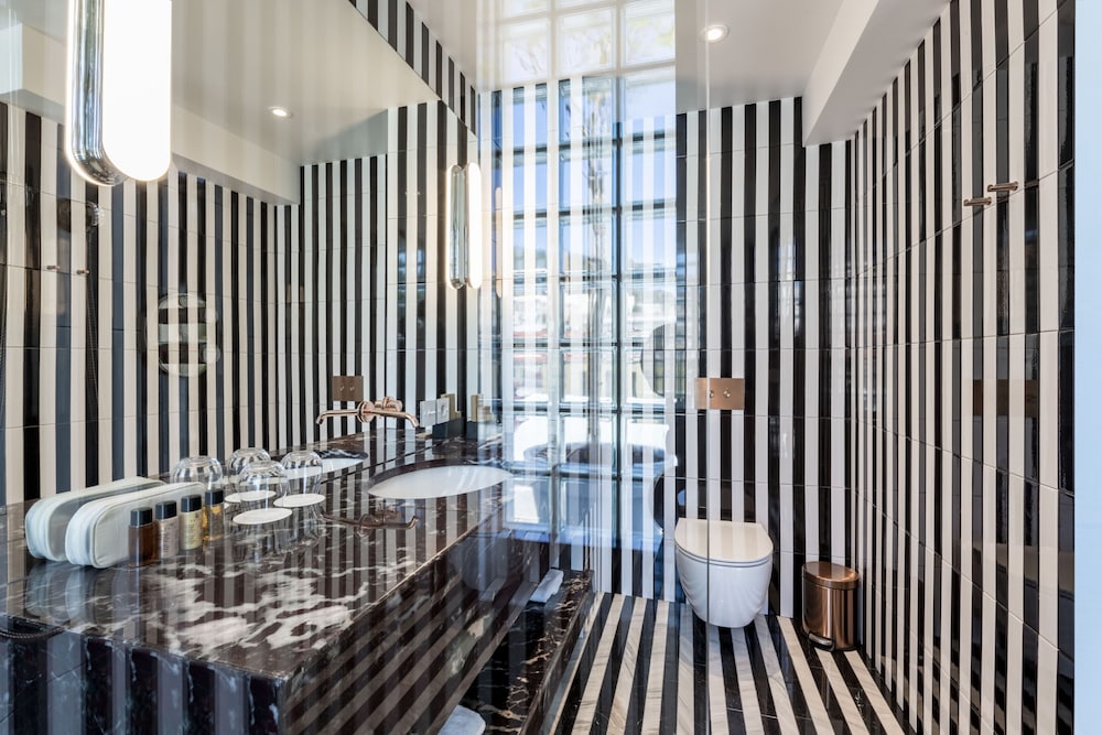 Bazzar Boutique Hotel 51/55