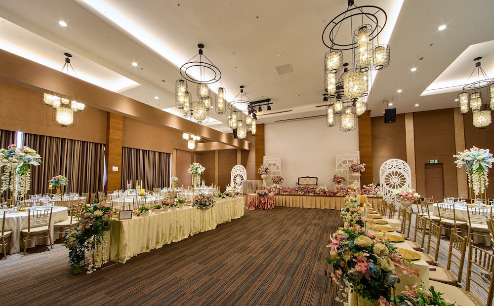 The Aurora Subic Hotel Managed by HII 4/18