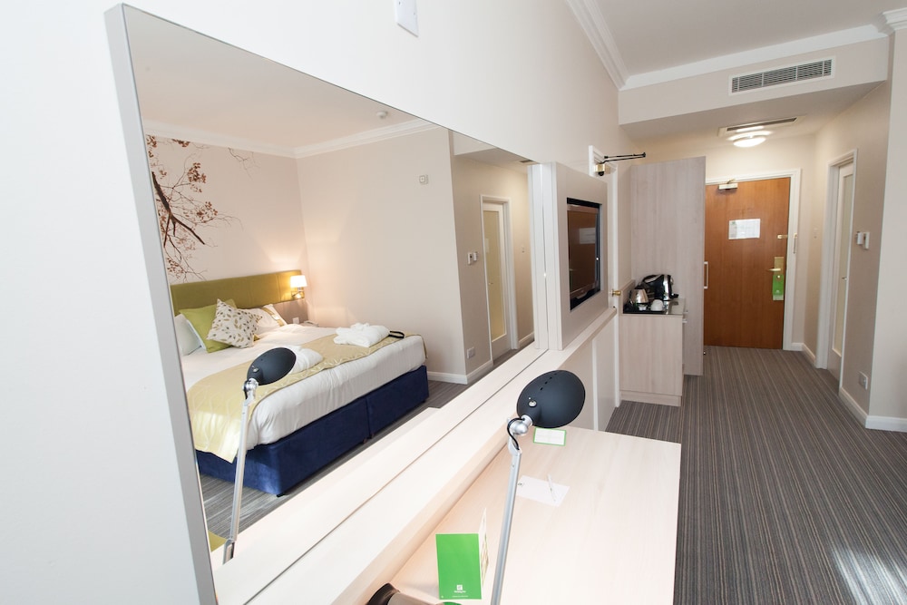Holiday Inn Corby 24/77