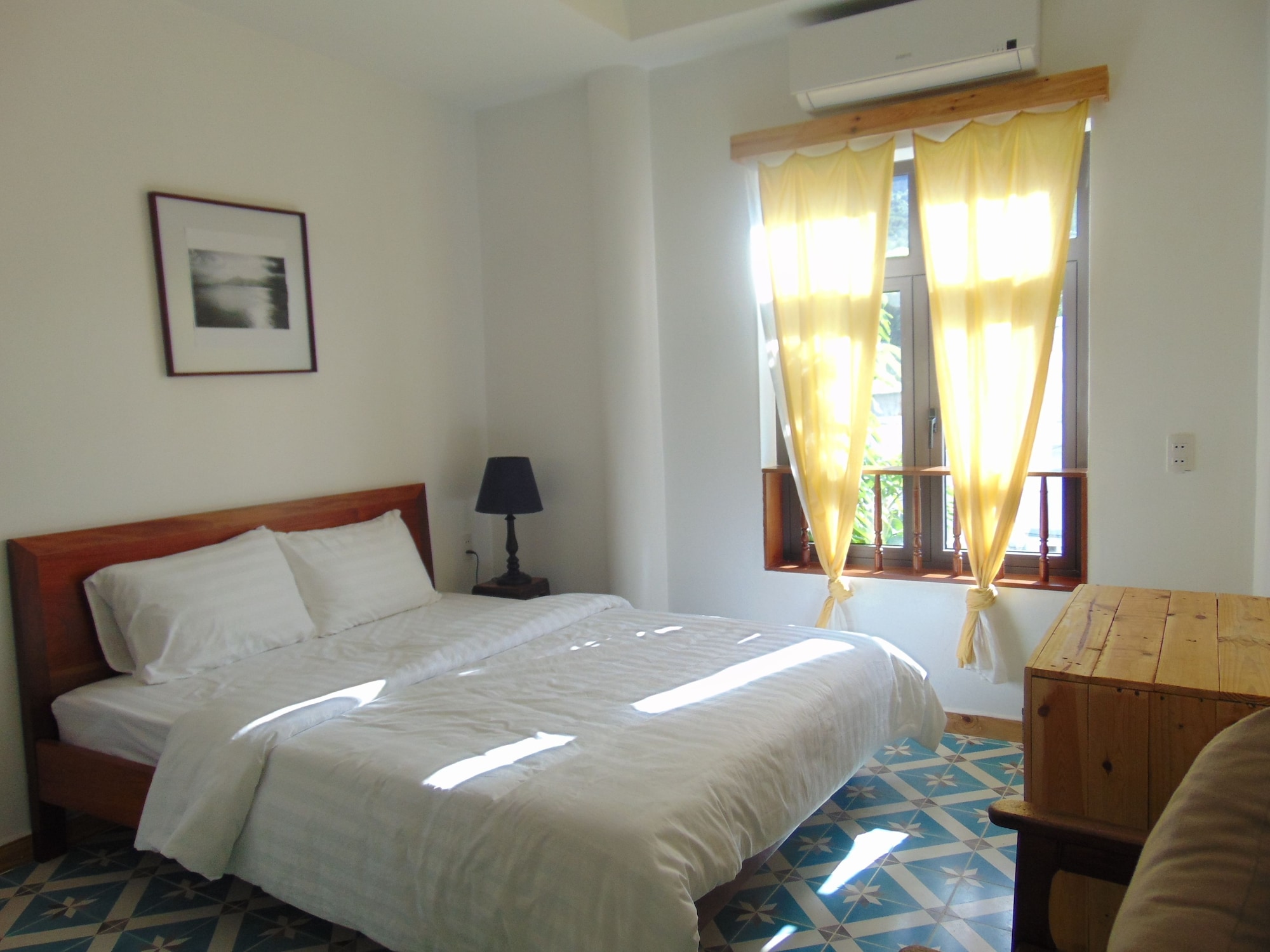 Standard, Queen Bed