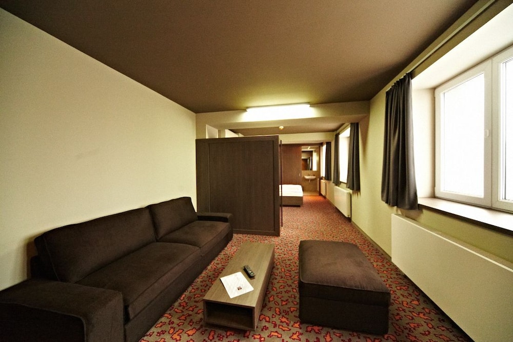 Kongres Hotel Roca 54/76