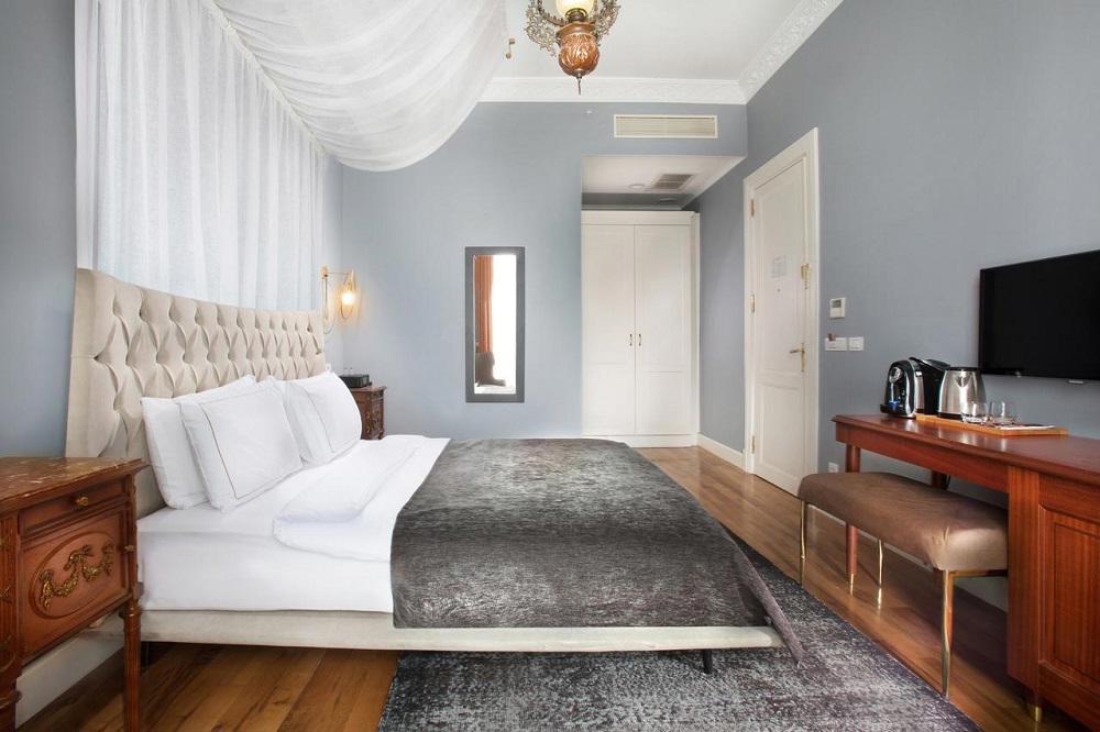 SUPERIOR, DOUBLE BED