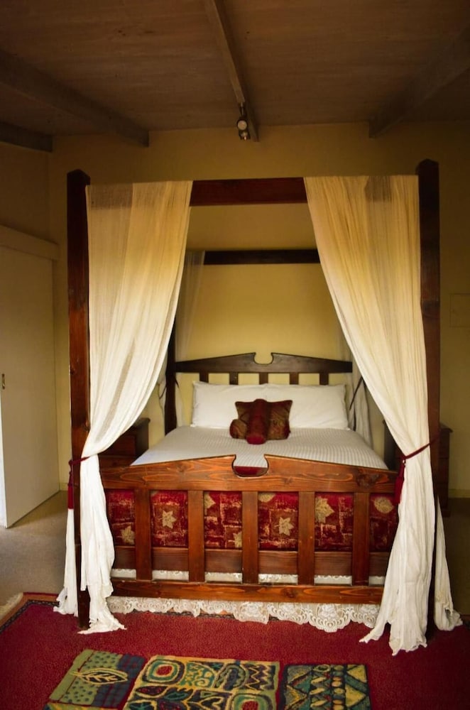 Clarendon Chalets 15/50