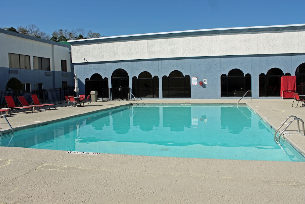 Cottonwood Suites Savannah Hotel and Conference Center 44/71