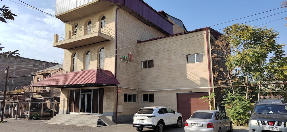 Areg Hotel 106/113