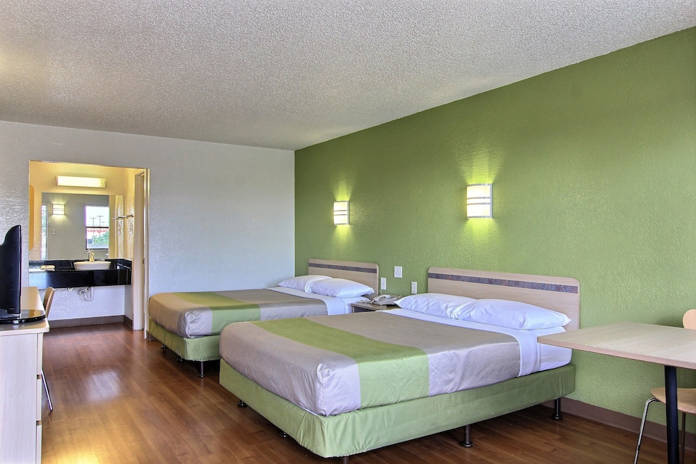 Motel6 Austin, TX - Central Downtown UT 21/53