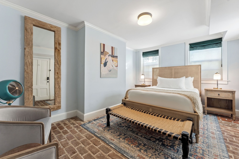 GARDEN, QUEEN BED