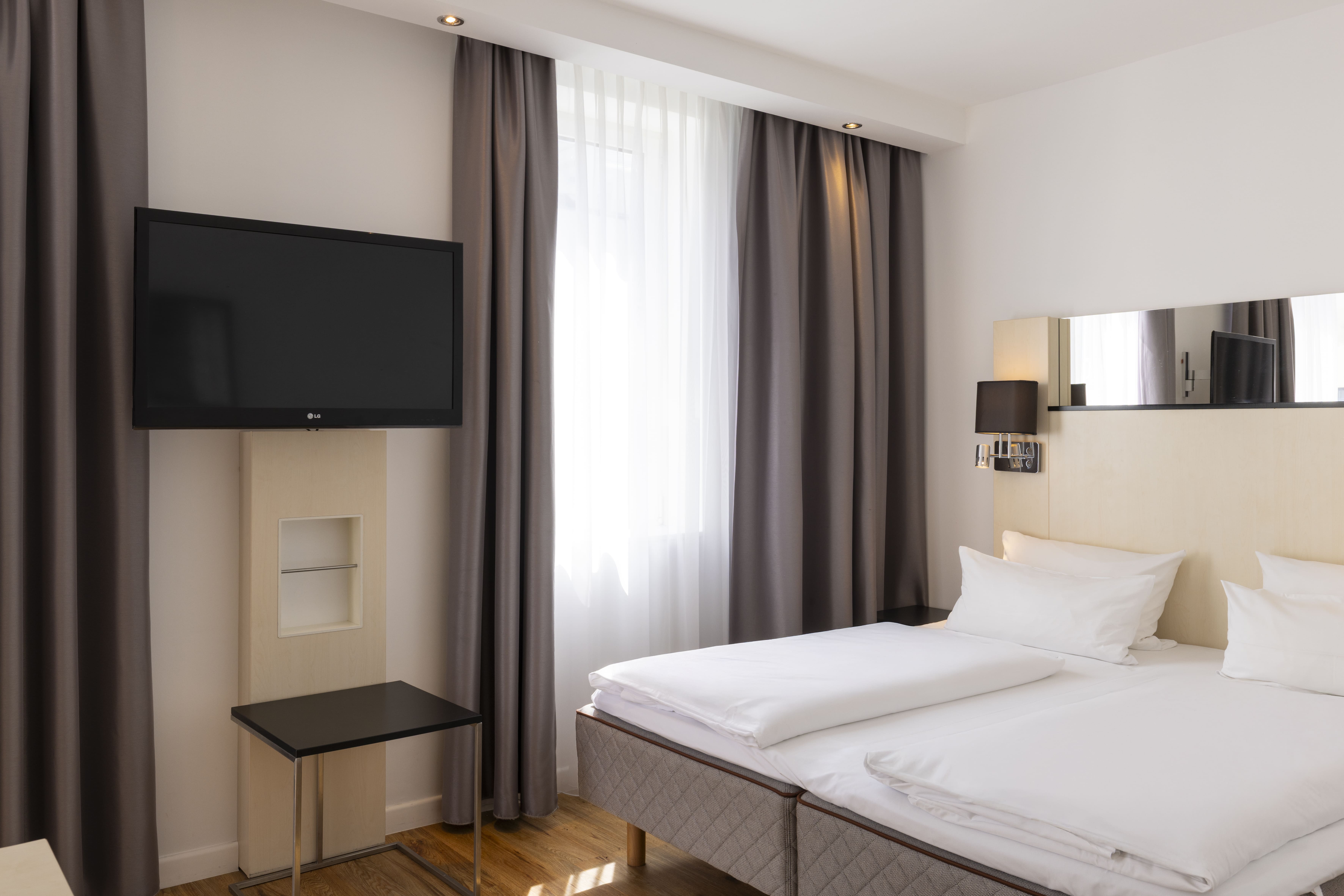Superior, Double Bed, Scandic Berlin Kurfurstendamm 2/6