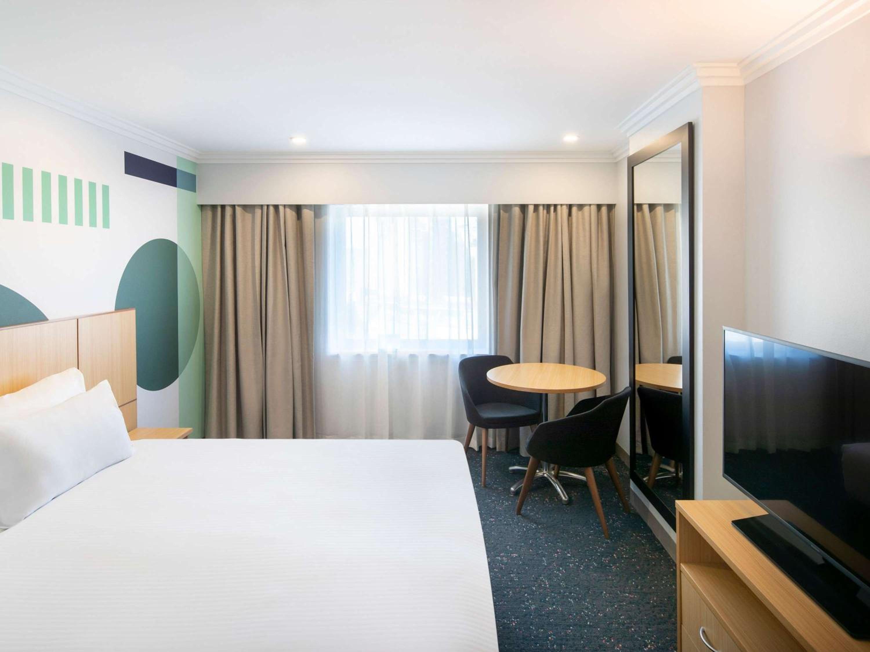 Superior, King Bed, Queen Bed, ibis Styles Sydney Central 2/6