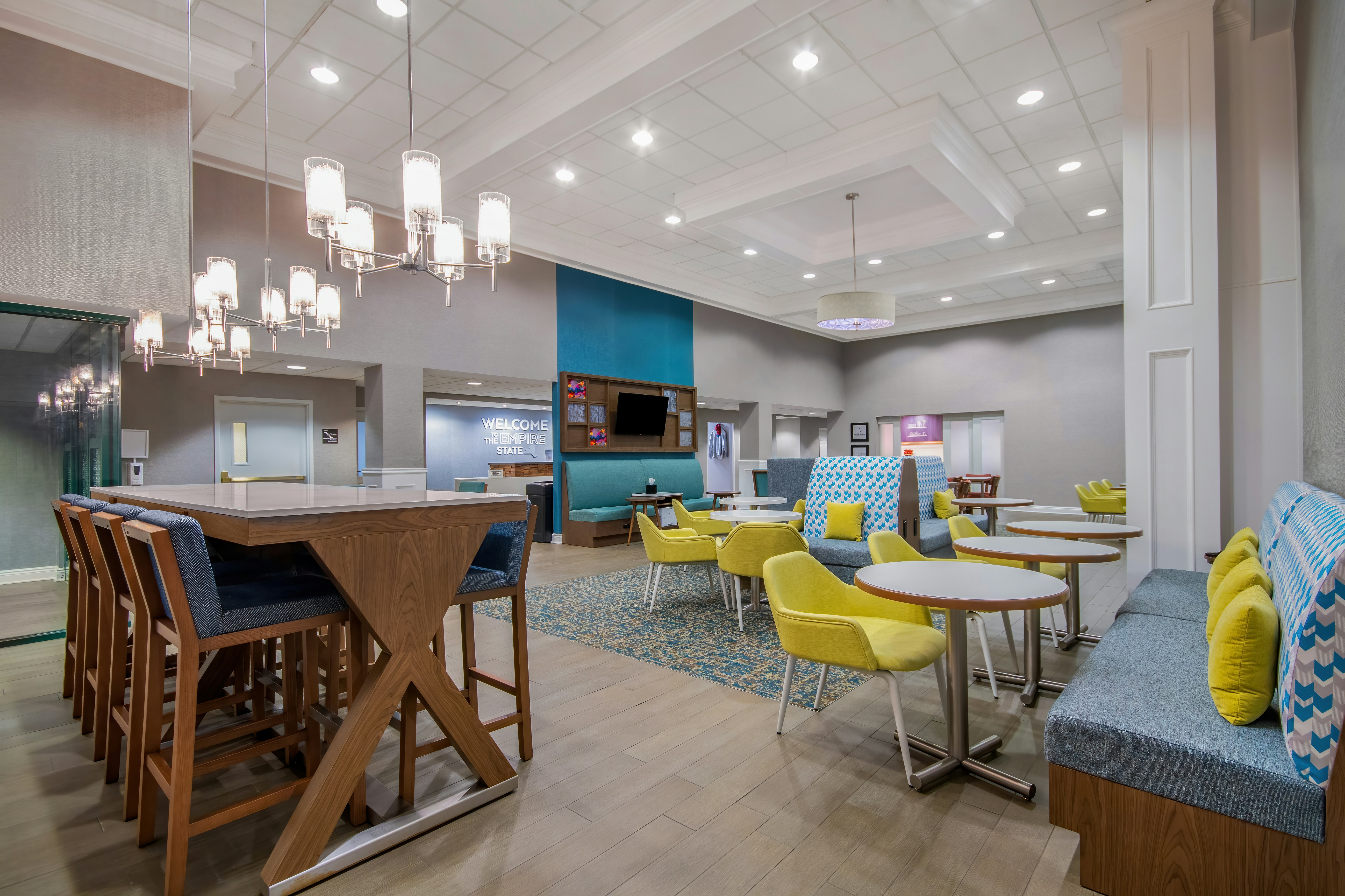 Hampton Inn East Aurora 20/21