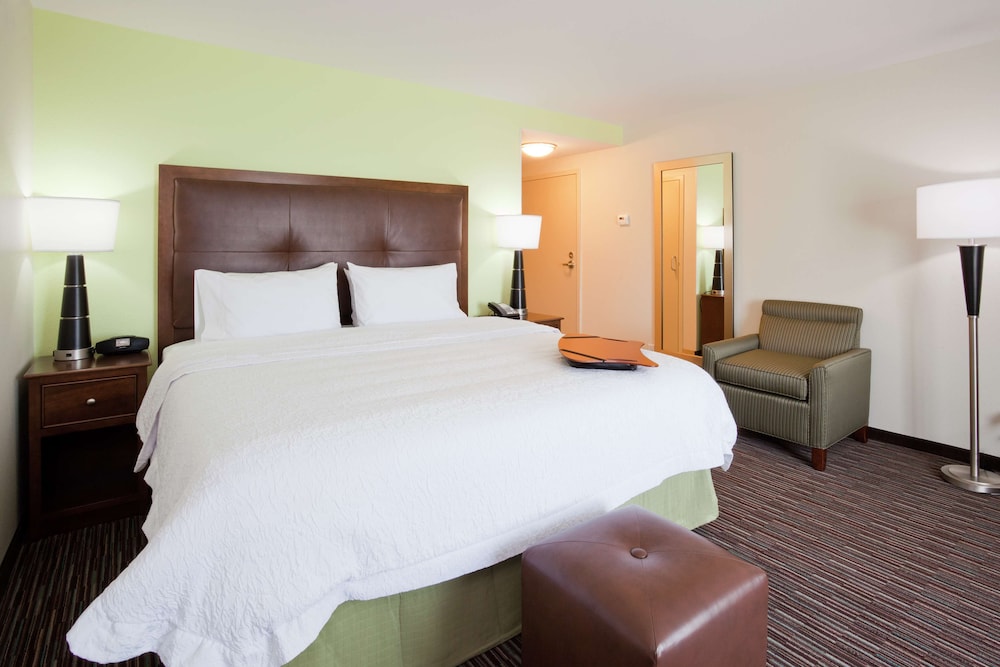 Hampton Inn & Suites Minneapolis/West-Minnetonka 5/25