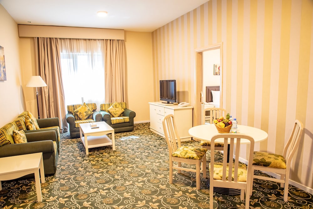 Wescott Pearl Hotel Apartments L.L.C 22/32