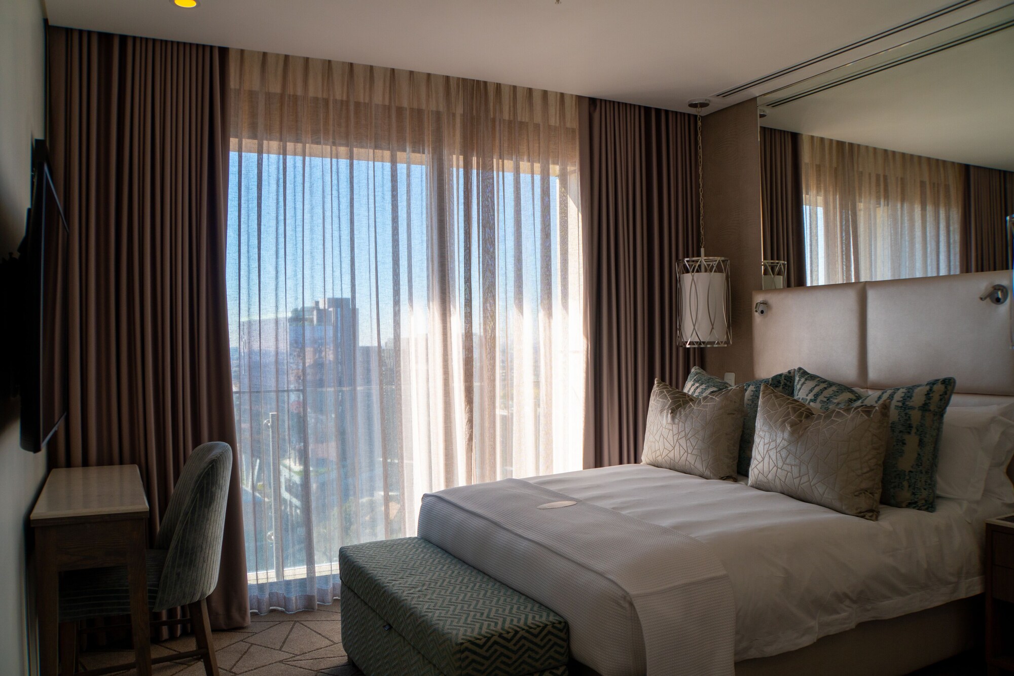 2 Bedrooms, Grand, Apartment, King Bed